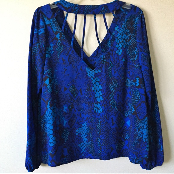 {Aryn K} Blue Snakeprint Blouse Cutout Back Large - Picture 4 of 6